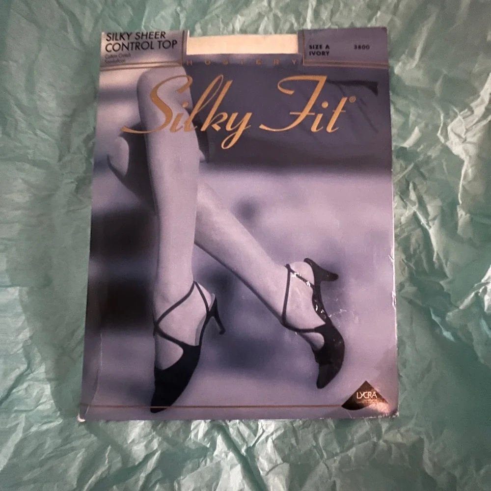 Silky Fit Hosiery Silky Sheer Control Top Pantyhose Ivory Size A Vintage‎